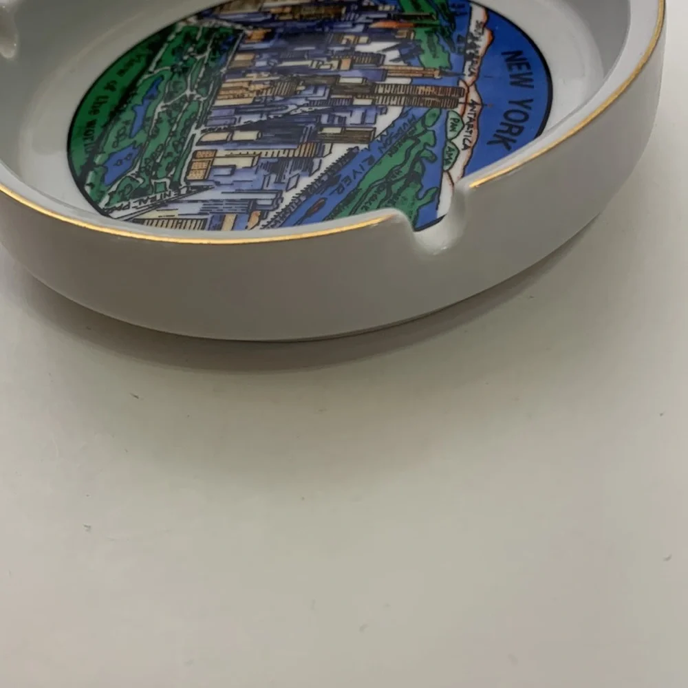 Ashtray | White NEW YORK View Of The World Glass State Memorabilia Smoking Tray